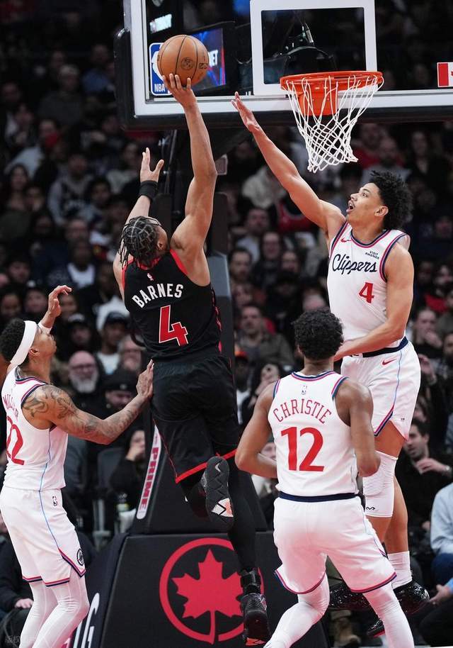 Kaiyun中国官网-爆大冷!单核哈登掀翻东部第四!快船冲上第十,两大奇兵轰35分